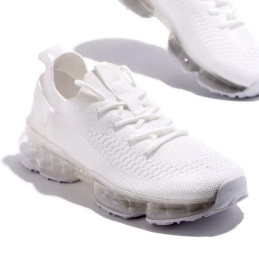 !! NEW !! Slip On Flyknit Sneakers in White - Picture 2 of 11